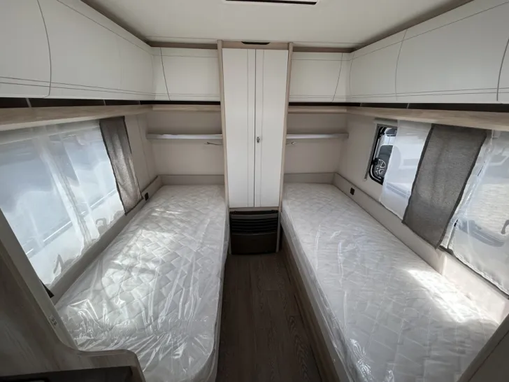 Fahrzeugbild Hobby De Luxe 460 LU #11