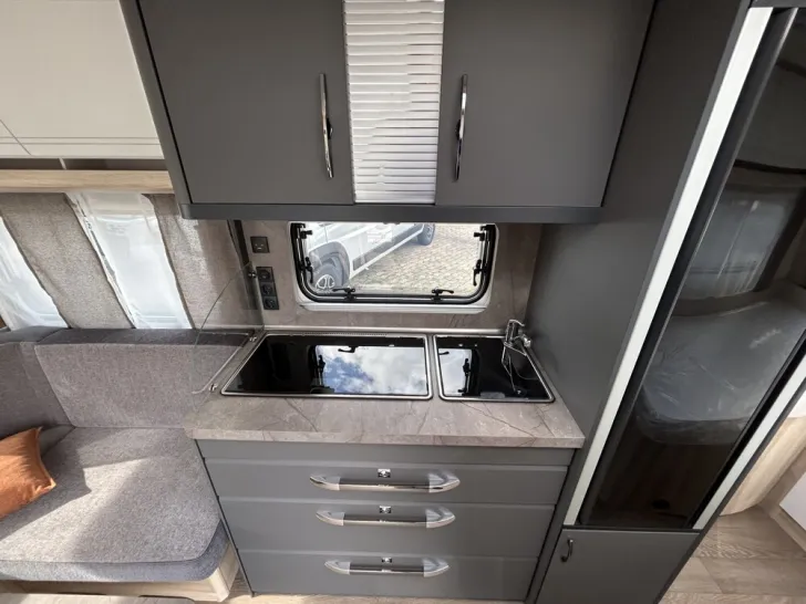 Fahrzeugbild Hobby De Luxe 460 UFe #11