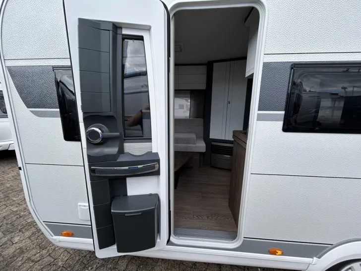 Fahrzeugbild Hobby Excellent Edition 495 UL #7