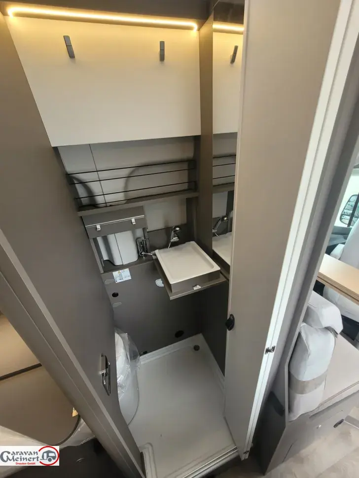 Fahrzeugbild LMC Innovan 592 #17