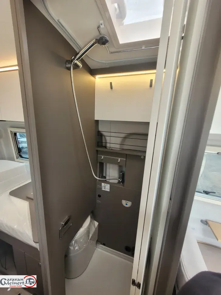 Fahrzeugbild LMC Innovan 592 #19