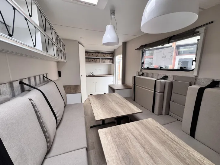 Fahrzeugbild Hobby Beachy 450 #7