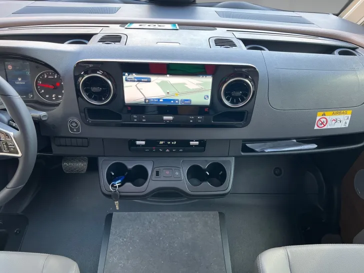Fahrzeugbild Carthago chic c-line I 5.9 XL LE Mercedes (303) #12
