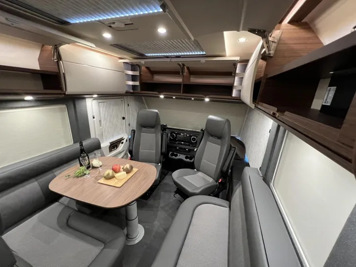 Fahrzeugbild Carthago chic c-line I 5.9 XL LE Mercedes (303) #15
