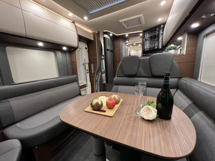 Fahrzeugbild Carthago chic c-line I 5.9 XL LE Mercedes (303) #16