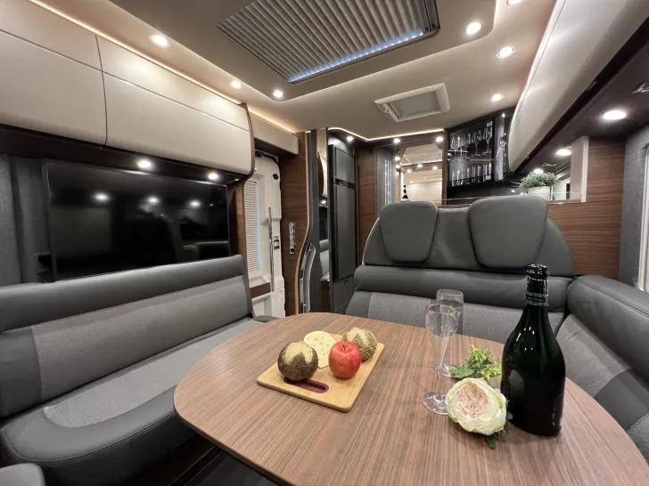 Fahrzeugbild Carthago chic c-line I 5.9 XL LE Mercedes (303) #17