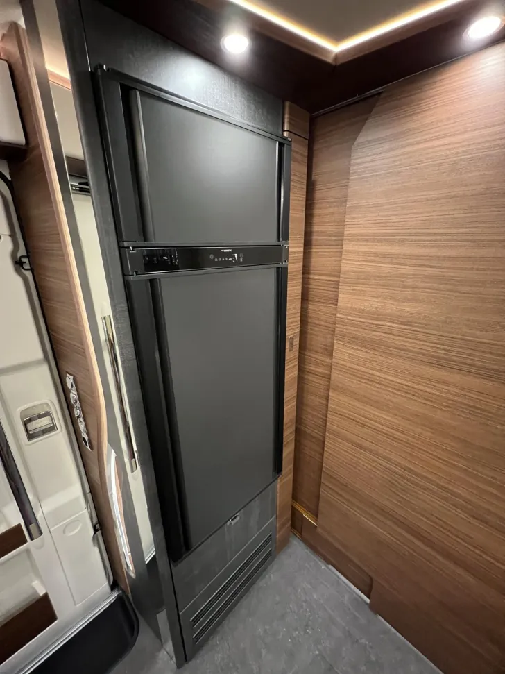 Fahrzeugbild Carthago chic c-line I 5.9 XL LE Mercedes (303) #23