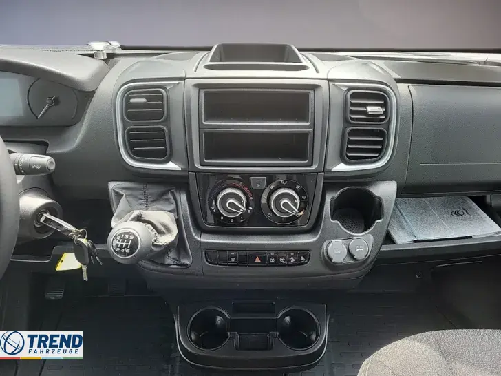 Fahrzeugbild Sunlight T 67 #9