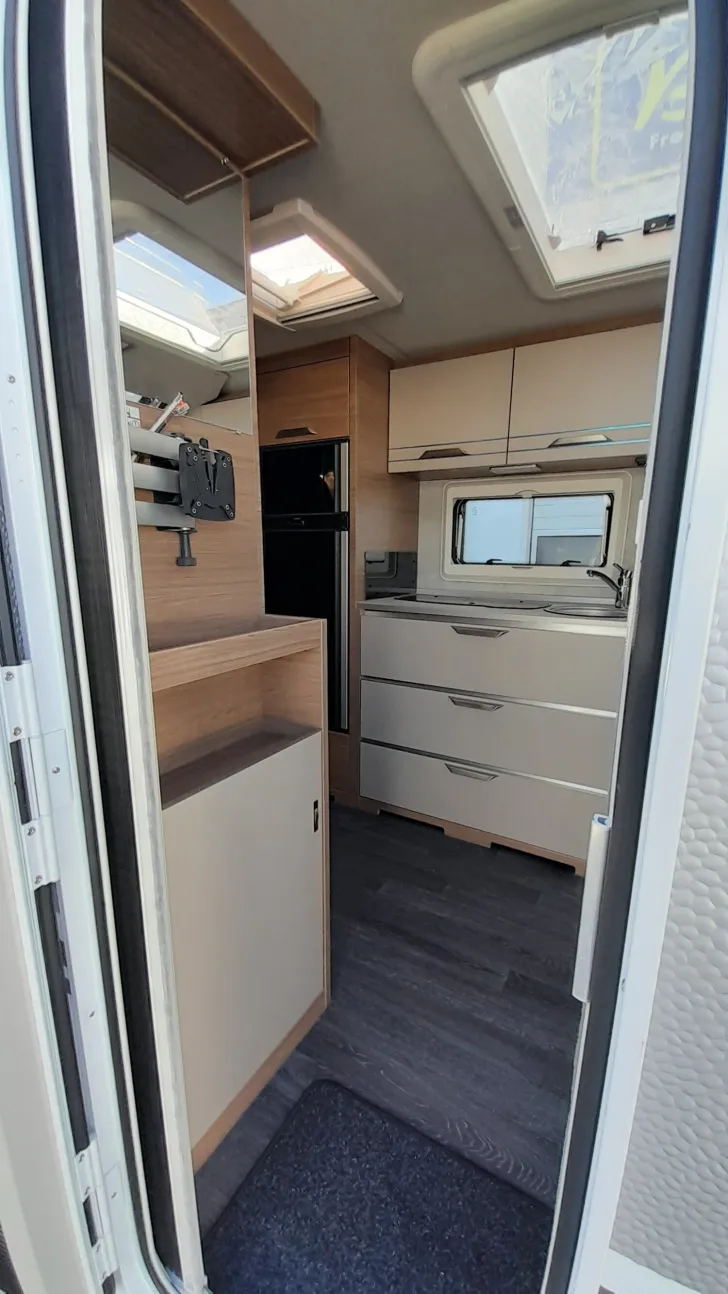 Fahrzeugbild Knaus Sport 500 UF 1800kg;PlusPaket; 177 L Kühlschrank #8