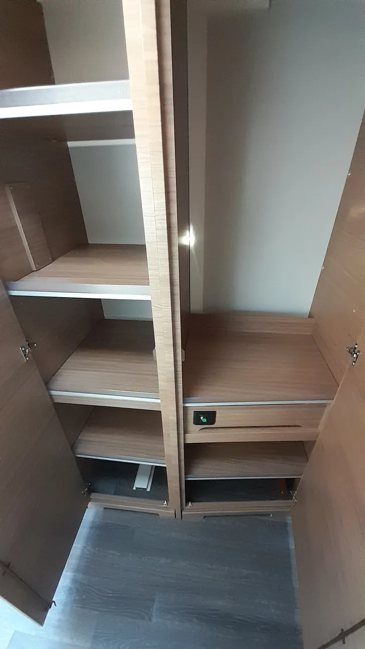 Fahrzeugbild Knaus Sport 500 UF 1800kg;PlusPaket; 177 L Kühlschrank #12