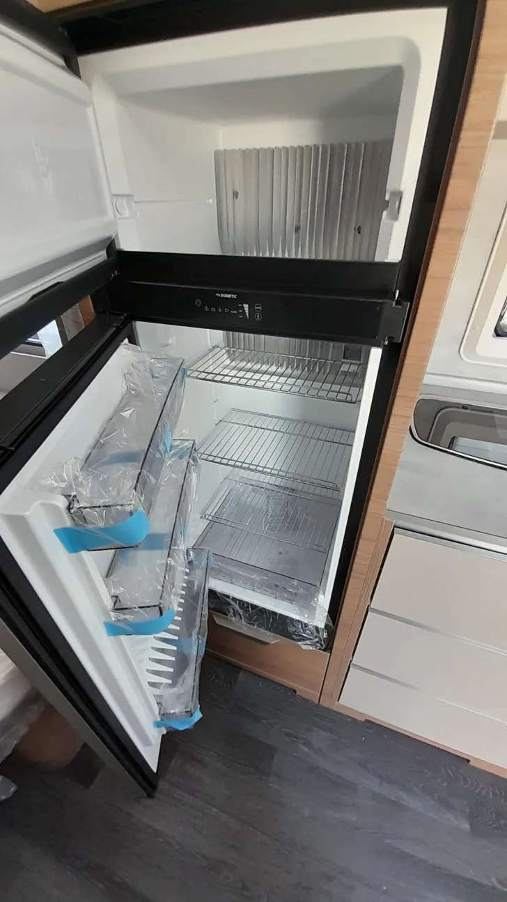 Fahrzeugbild Knaus Sport 500 UF 1800kg;PlusPaket; 177 L Kühlschrank #15