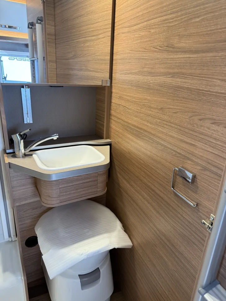 Fahrzeugbild Weinsberg CaraCompact Suite MB EDITION PEPPER 640 MEG 2025 #26