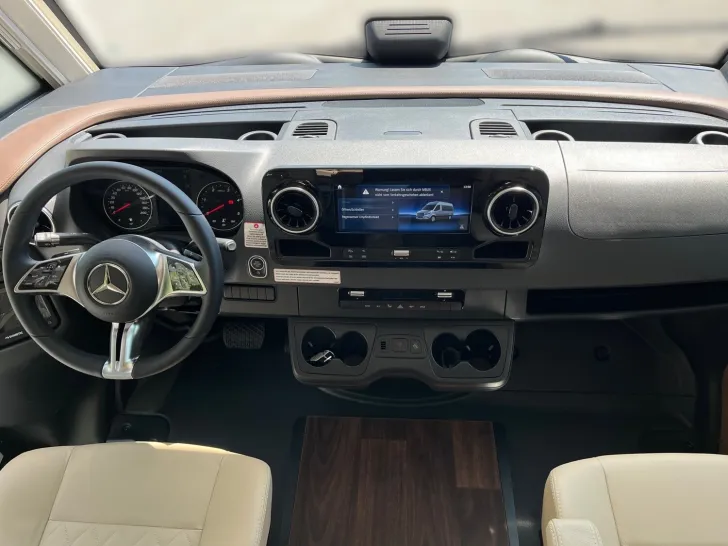 Fahrzeugbild Carthago chic e-line I 50 LE DA Mercedes + Hubstützenanlage #9