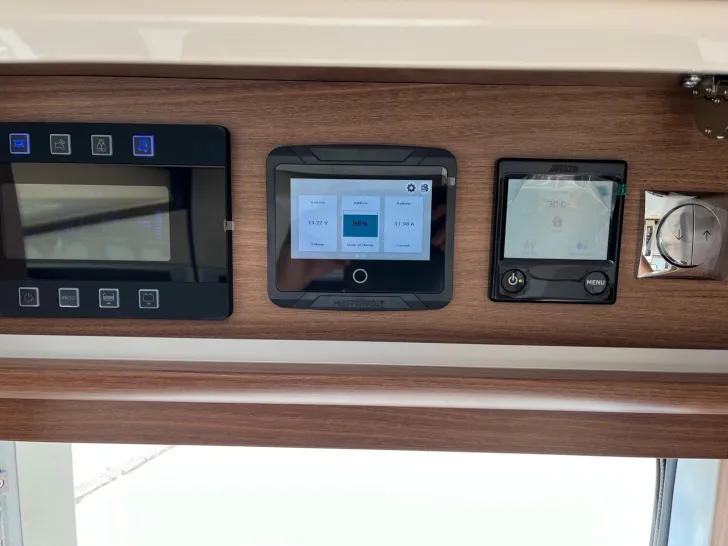 Fahrzeugbild Carthago chic e-line I 50 LE DA Mercedes + Hubstützenanlage #20