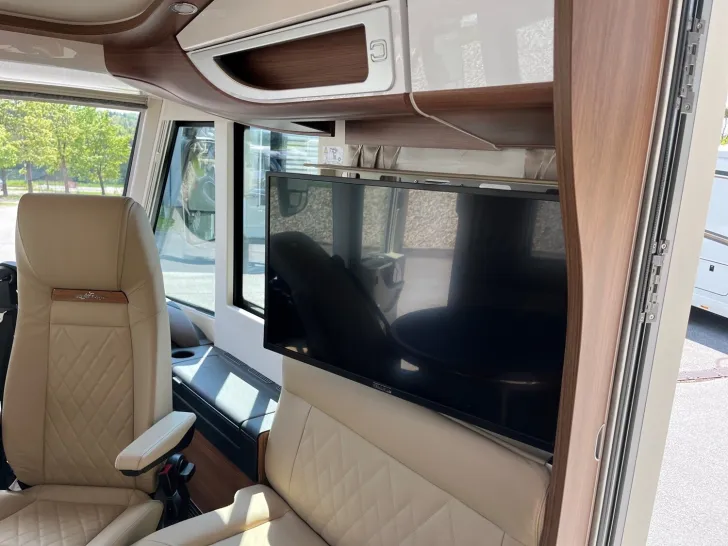 Fahrzeugbild Carthago chic e-line I 50 LE DA Mercedes + Hubstützenanlage #22