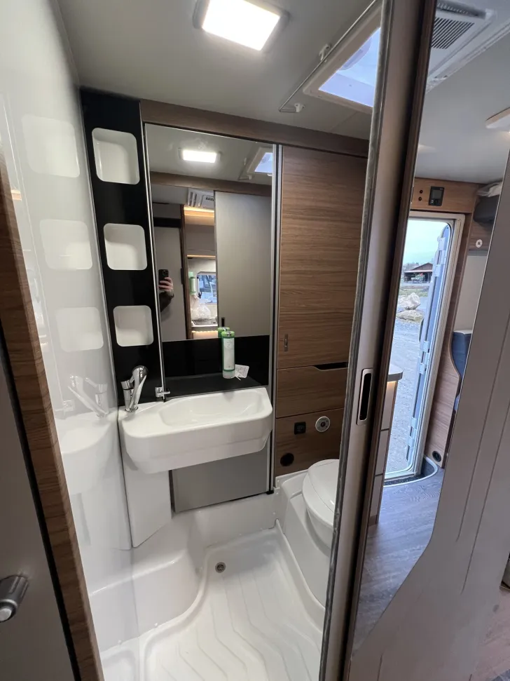 Fahrzeugbild Knaus Van i 650 MEG Dachklima | TV | Navi | Kamera #13