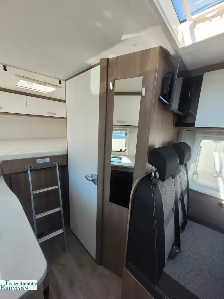 Fahrzeugbild Carado V 132 #10