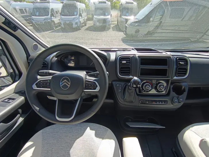 Fahrzeugbild Carado V 339 140PS AUTOMATIK/90l Dieselt/TV-Paket/o.AD #8