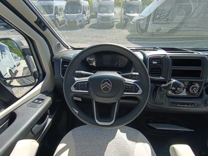 Fahrzeugbild Carado V 339 140PS AUTOMATIK/90l Dieselt/TV-Paket/o.AD #9