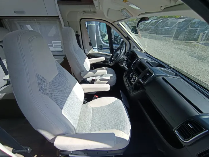 Fahrzeugbild Carado V 339 140PS AUTOMATIK/90l Dieselt/TV-Paket/o.AD #12