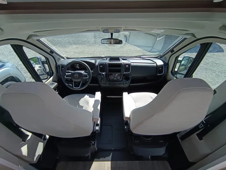 Fahrzeugbild Carado V 339 140PS AUTOMATIK/90l Dieselt/TV-Paket/o.AD #13