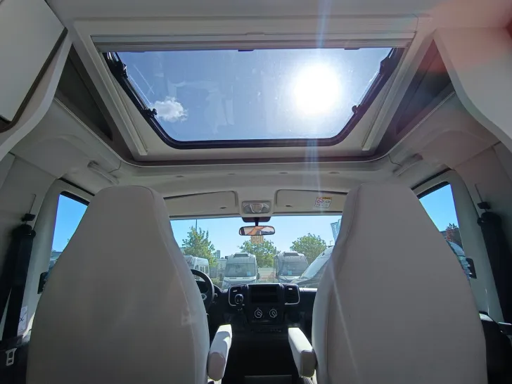 Fahrzeugbild Carado V 339 140PS AUTOMATIK/90l Dieselt/TV-Paket/o.AD #14