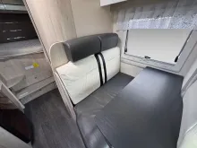 Fahrzeugbild Challenger Genesis C 194 Ford #11