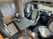 Fahrzeugbild Sunlight Ford T 670 S #12