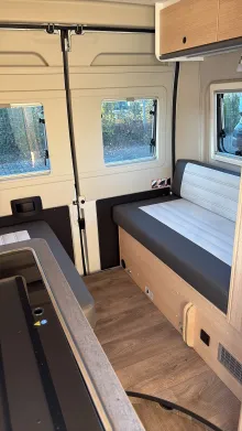 Sicht vorne-hinten Sunlight Camper Van CLIFF 540 Vanlife Sofort verfügbar