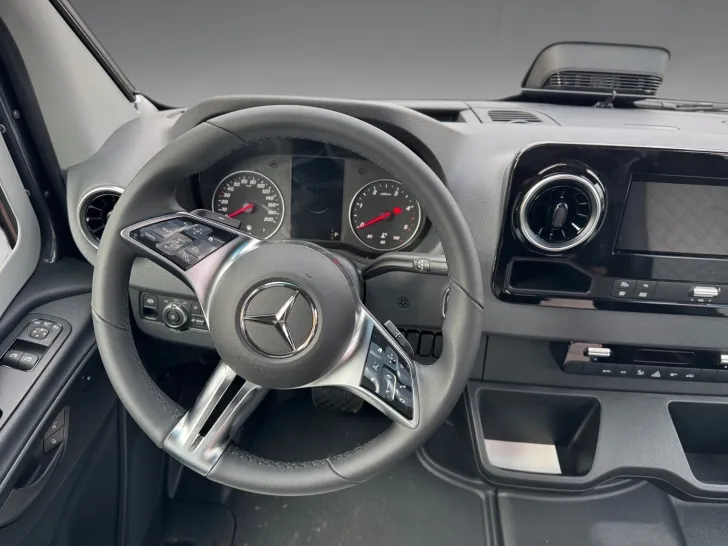 Fahrzeugbild Hymer Grand Canyon S CrossOver 600 Anhängerkupplung #8