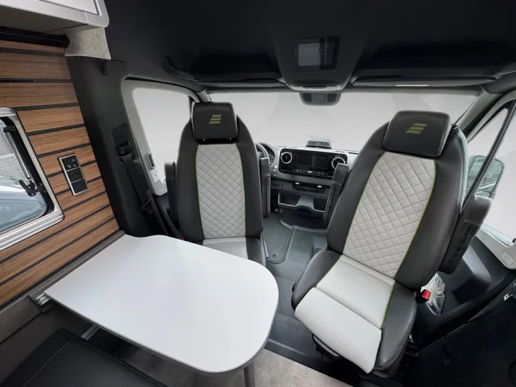 Fahrzeugbild Hymer Grand Canyon S CrossOver 600 Anhängerkupplung #11