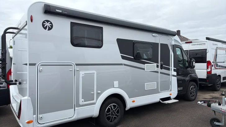 Seitlich Sunlight V 66 Adventure Edition IC-Line