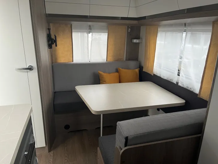 Fahrzeugbild Hobby ONTOUR 390 SF #7