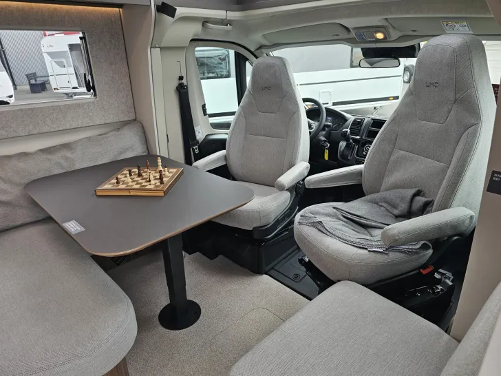 Fahrzeugbild LMC Cruiser T750 EL 180 PS, 4,4tn, 3e+4e Sitzplatz #4