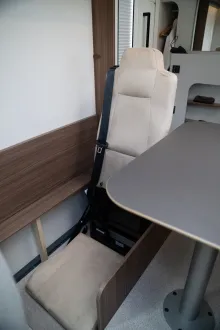 Fahrzeugbild LMC Cruiser T750 EF 180 PS, 4,4tn, 3e+4e Sitzplatz #31