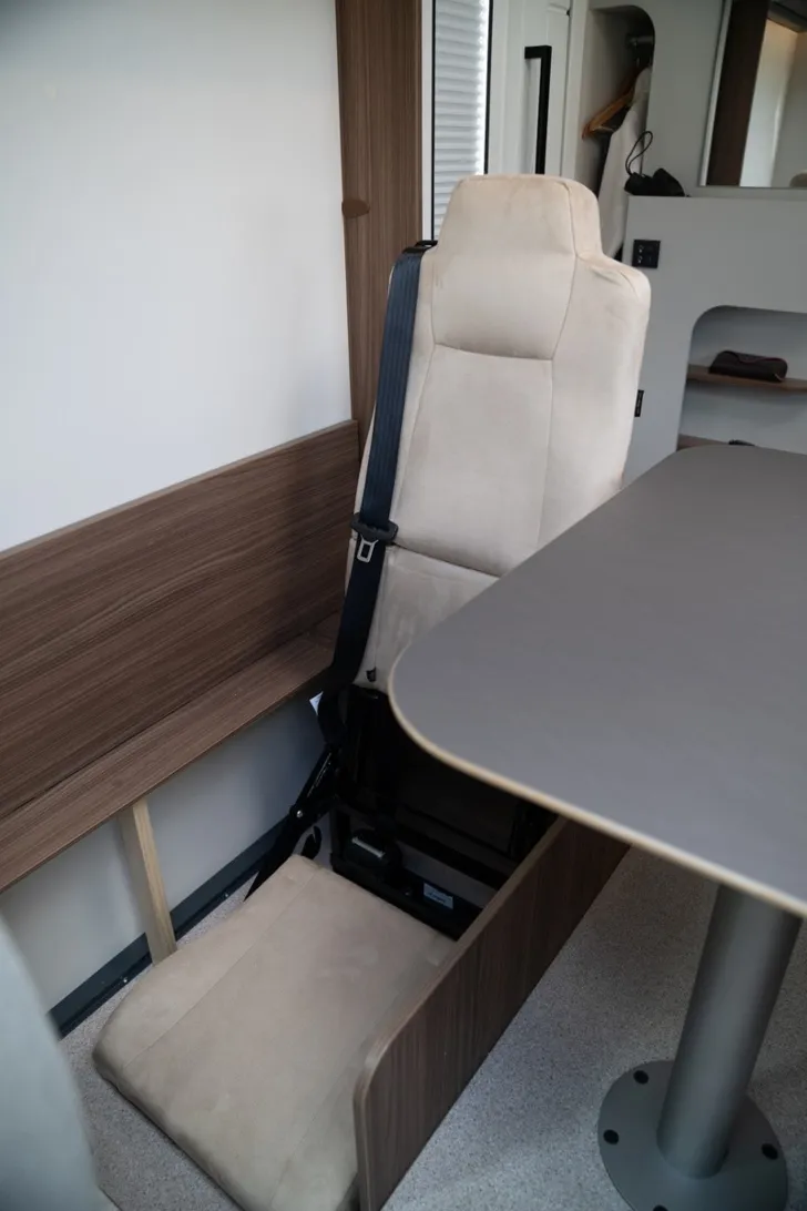 Fahrzeugbild LMC Cruiser T750 EF 180 PS, 4,4tn, 3e+4e Sitzplatz #31