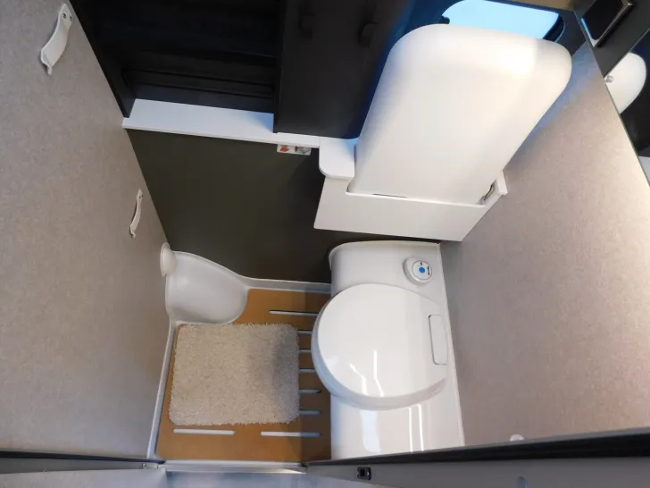 Fahrzeugbild Hymer Grand Canyon S Xperience Winter+Autarkpaket, AHK #21