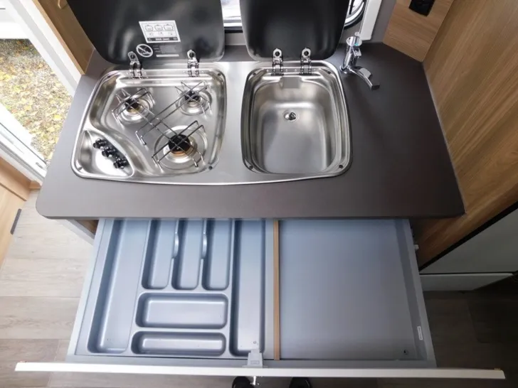 Fahrzeugbild Bürstner Premio 495 TK Mover, Vorzelt Air, Sat-Anlage+TV #12