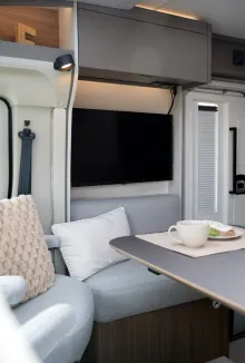 Fahrzeugbild LMC Cruiser T740 EL 180 PS, 4,4tn, 3e+4e Sitzplatz #17