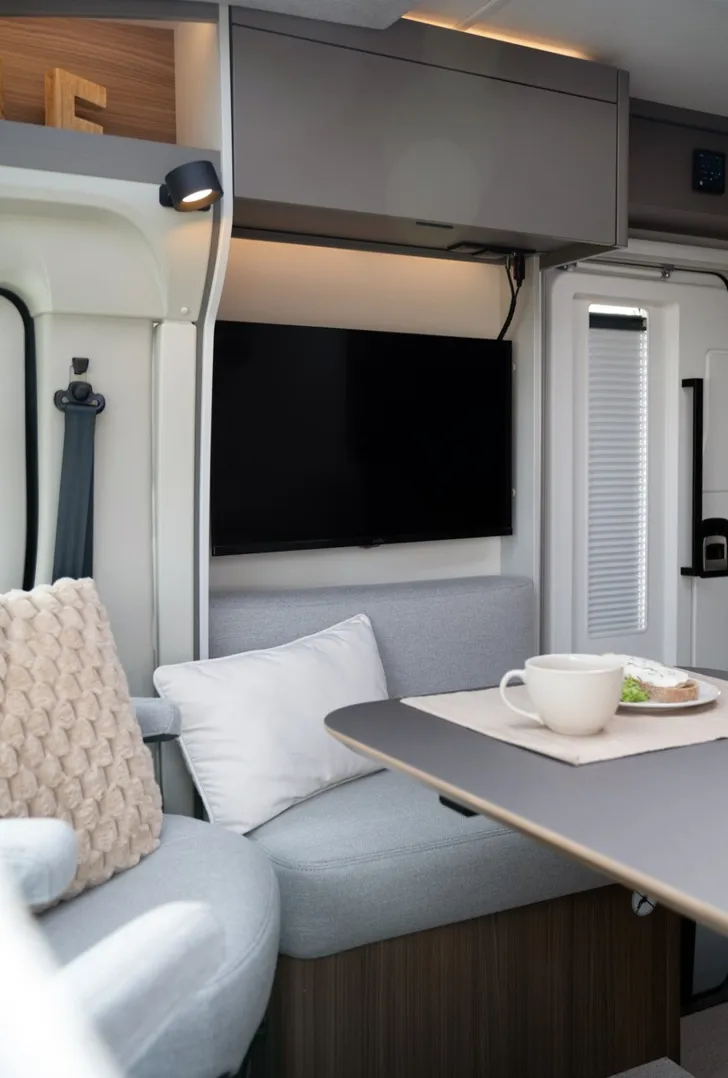 Fahrzeugbild LMC Cruiser T740 EL 180 PS, 4,4tn, 3e+4e Sitzplatz #17