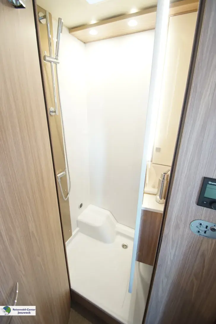 Fahrzeugbild Bürstner Limited T 690 G Einzelbetten #12