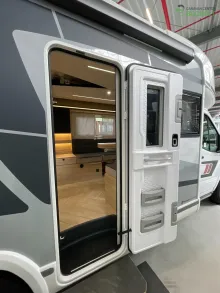 Fahrzeugbild Challenger Graphite 270 Modell 2026 / Artic / Zubehör / Look #7