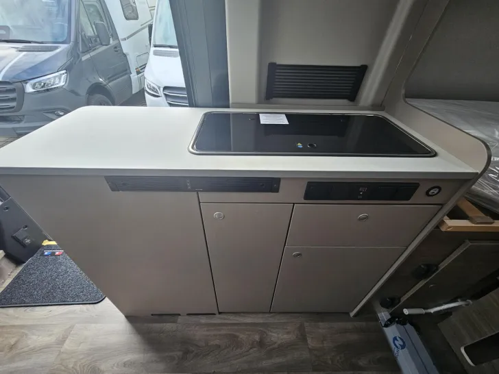 Fahrzeugbild Carado pro+ CV 640 8GAutomatik|190AH|LEDSW|Combi6EHeiz. #8