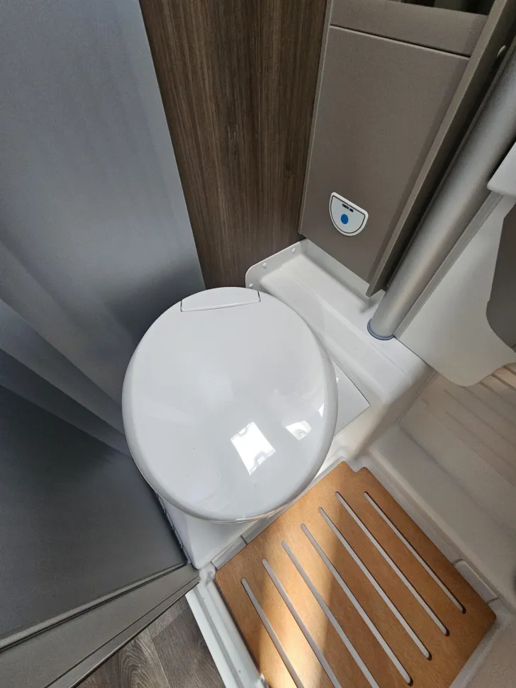 Fahrzeugbild Carado pro+ CV 640 8GAutomatik|190AH|LEDSW|Combi6EHeiz. #11