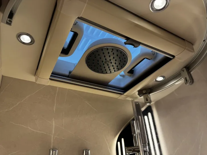 Fahrzeugbild Carthago chic e-line I 50 LE DA Fiat (251) #39