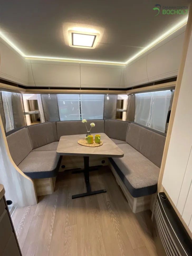 Fahrzeugbild Hobby De Luxe 495 UL InterCaravaning Sondermodell #5