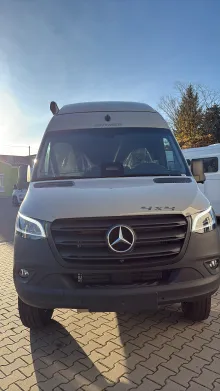 Frontal Vorne Hymer Camper Van Grand Canyon S