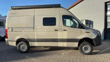 Seitlich Hymer Camper Van Grand Canyon S