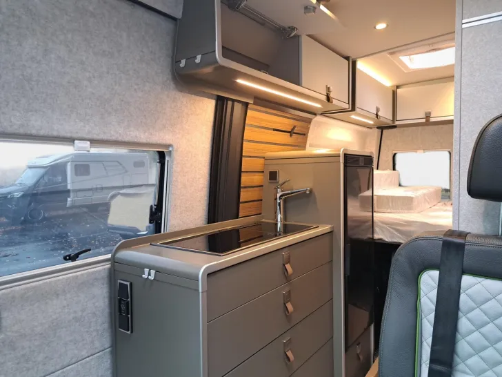 Fahrzeugbild Hymer Grand Canyon S CrossOver 600 AHK, Wechselrichter #11