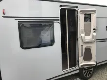 Fahrzeugbild Knaus Südwind BLACK SELECTION 450 FU Modell 26; 1700kg #4